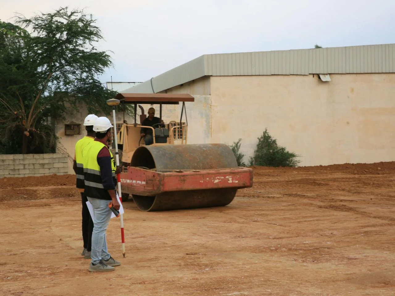 Empresa de demolição em Curitiba especializada em demolição de casas, prédios, galpões e fábricas. Terraplenagem, escavação, drenagem e remoção de entulho em Curitiba e região metropolitana. Orçamento gratuito em até 24h!
