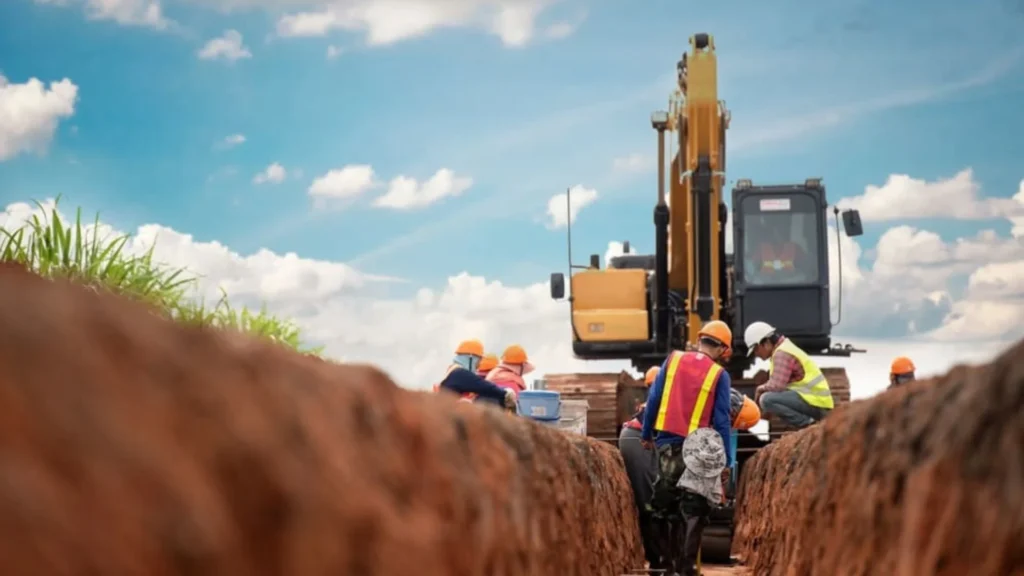 Empresa de demolição em Curitiba especializada em demolição de casas, prédios, galpões e fábricas. Terraplenagem, escavação, drenagem e remoção de entulho em Curitiba e região metropolitana. Orçamento gratuito em até 24h!